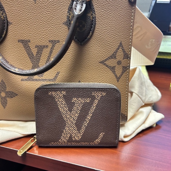 3100$ with wallet and strap - Picture 8 of 14